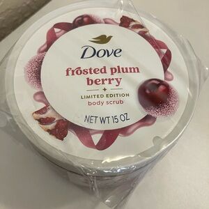Dove Frosted Plum Berry Body Scrub - Limited Edition